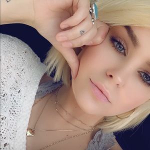 Meet your Posher, Averie